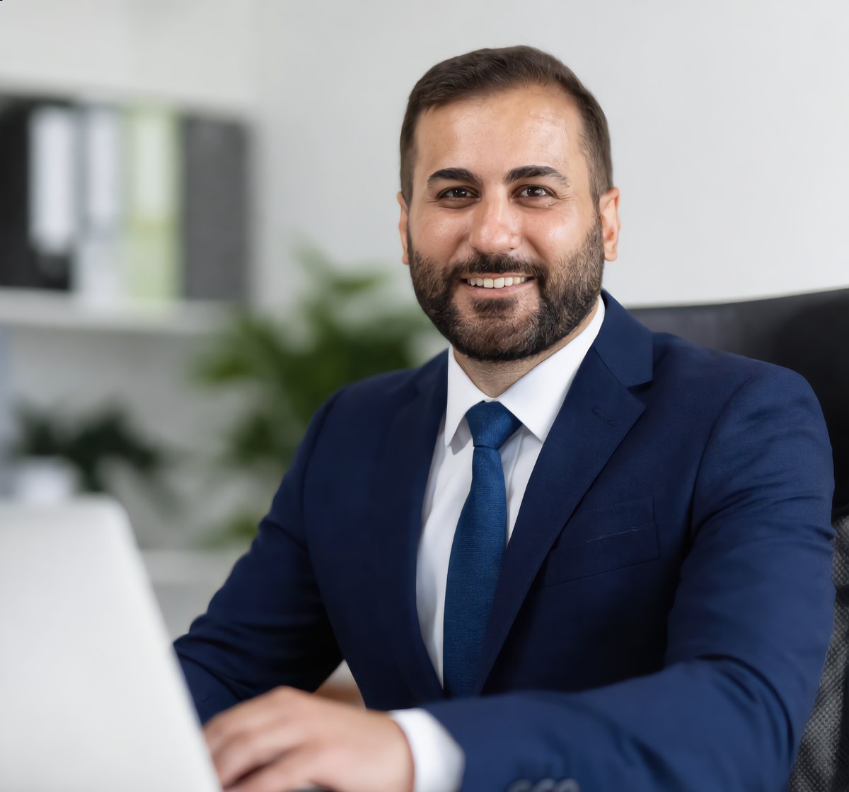 Geschäftsführer von B&U Solutions am Arbeitsplatz